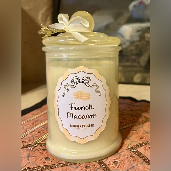Bloom & Prosper Other - Bloom & Prosper French Macaron Vanilla Cookie Scented Jar Candle 15.7oz